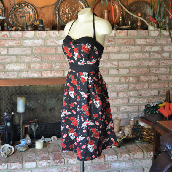 ⚠️SOLD!⚠️RETROCHIC TORRID HALTER DRESS PIN UP - Picture 2 of 4